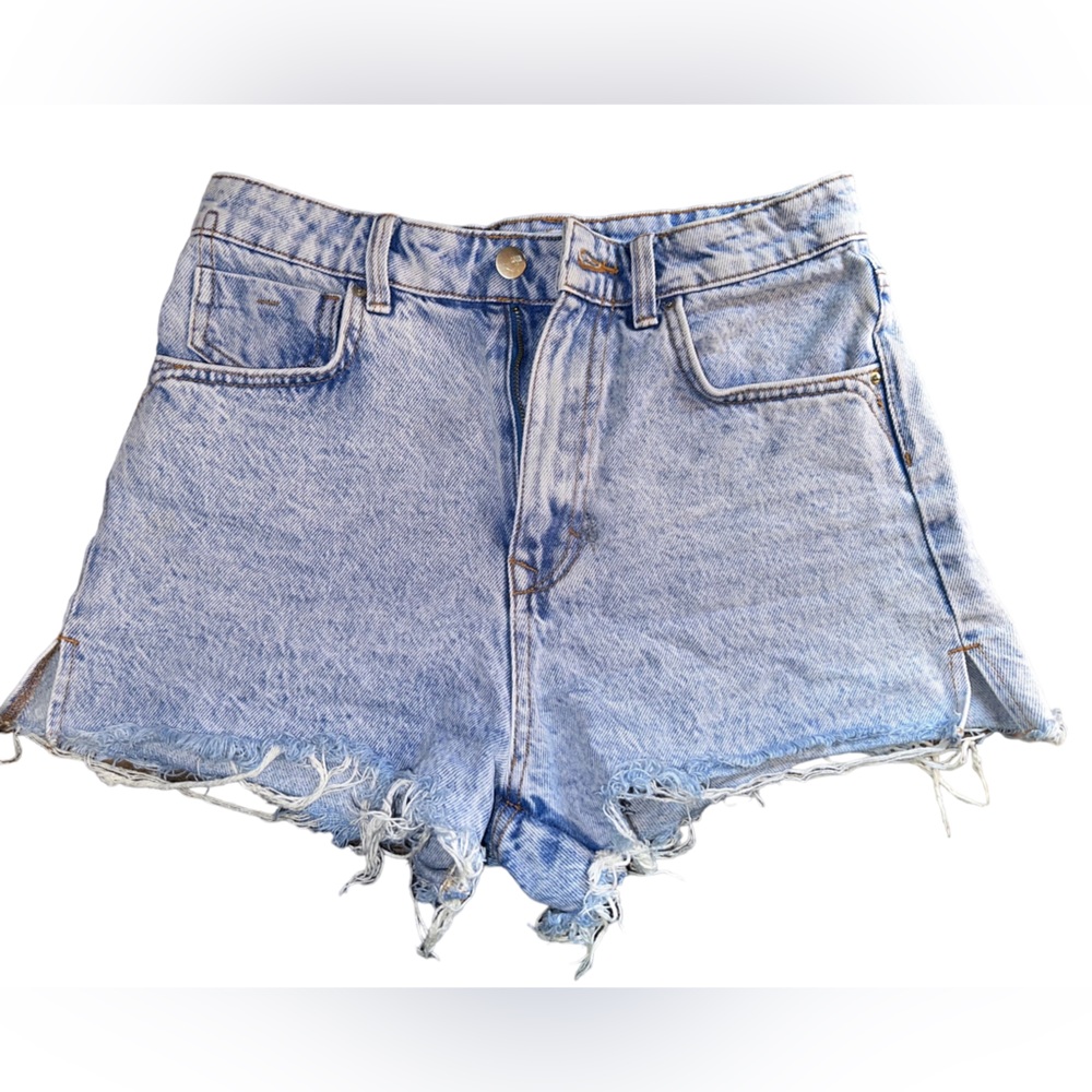 ZARA NWOT SIZE 4 LIGHT WASH JEAN SHORTS